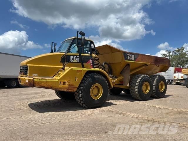 CAT 740 Belden kirma kaya kamyonu