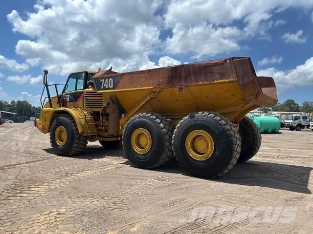 CAT 740 Belden kirma kaya kamyonu