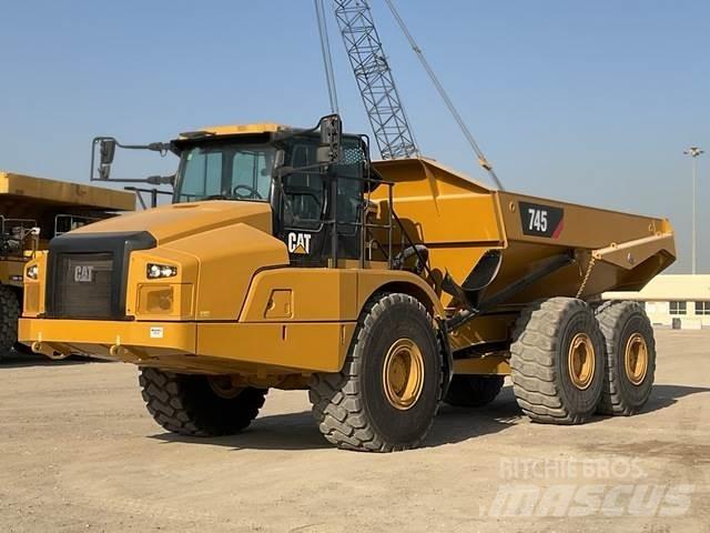 CAT 745 Belden kirma kaya kamyonu