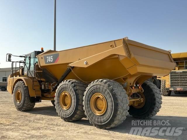 CAT 745 Belden kirma kaya kamyonu