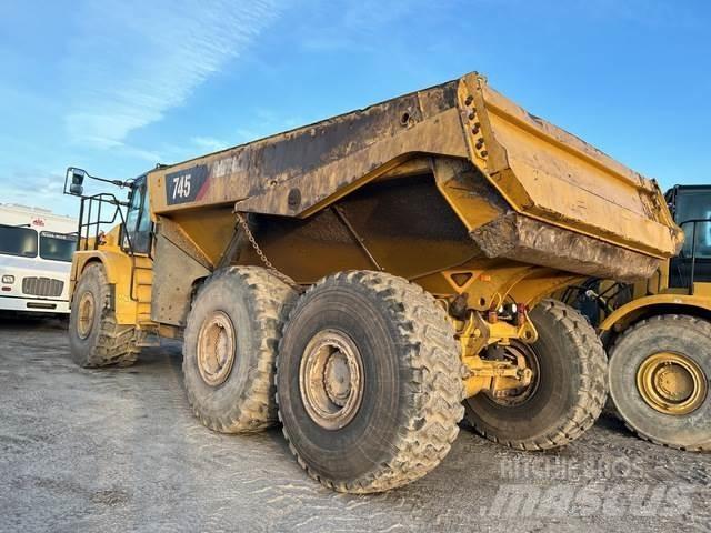 CAT 745 Belden kirma kaya kamyonu