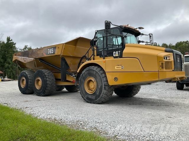 CAT 745 Belden kirma kaya kamyonu