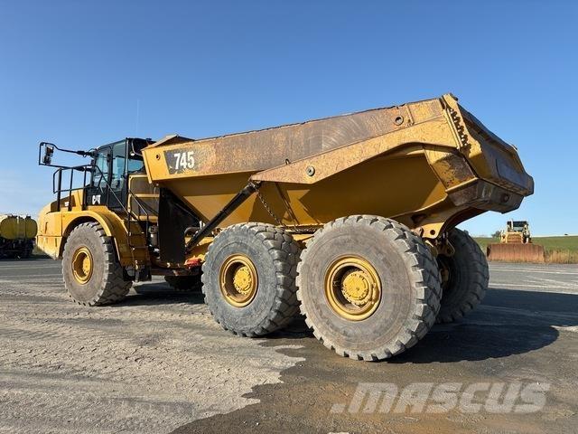CAT 745 Belden kirma kaya kamyonu