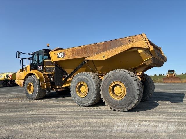 CAT 745 Belden kirma kaya kamyonu