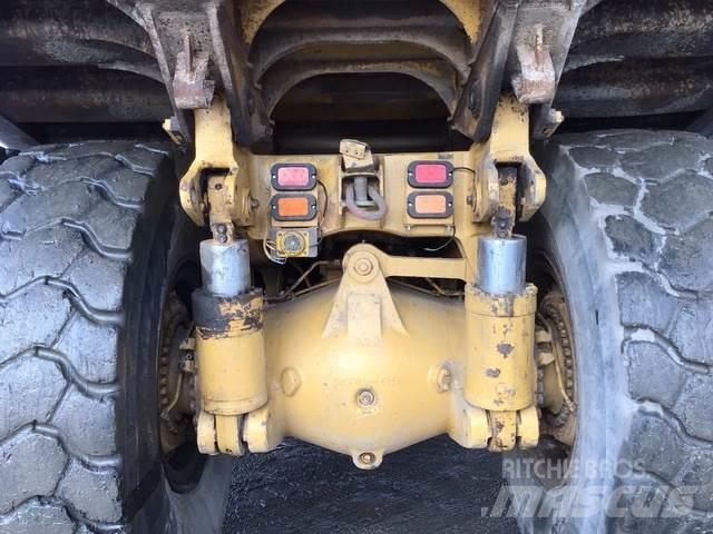 CAT 775B Belden kirma kaya kamyonu