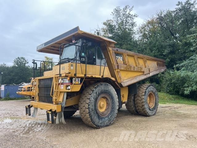 CAT 775D Belden kirma kaya kamyonu