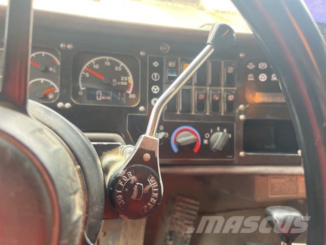 CAT 775D Belden kirma kaya kamyonu