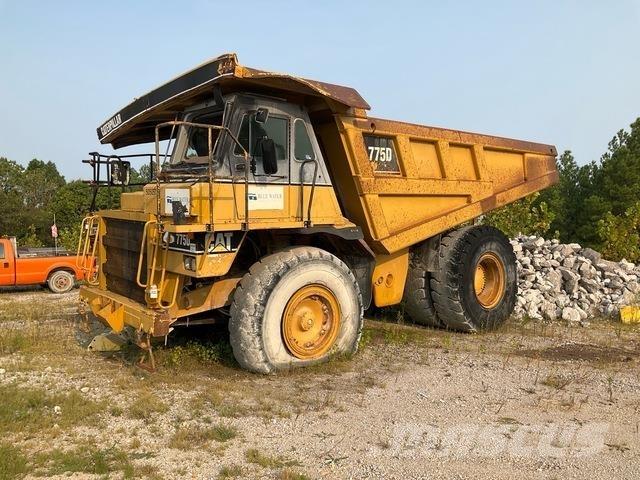 CAT 775D Belden kirma kaya kamyonu