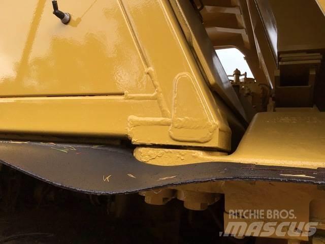CAT 775E Belden kirma kaya kamyonu