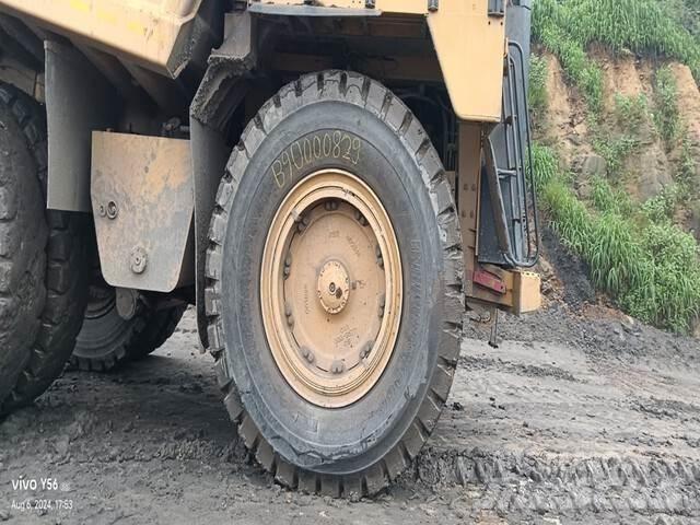 CAT 777E Belden kirma kaya kamyonu