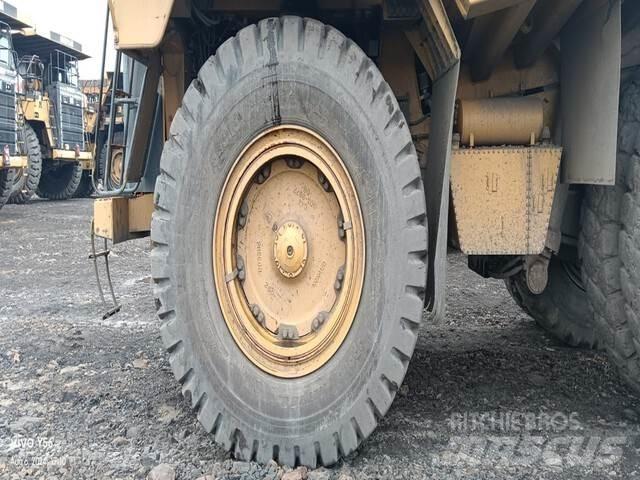 CAT 777E Belden kirma kaya kamyonu