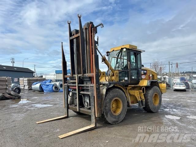 CAT 938K Arazi tipi forklift