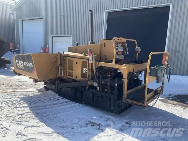 CAT AP255E Asfalt sericiler