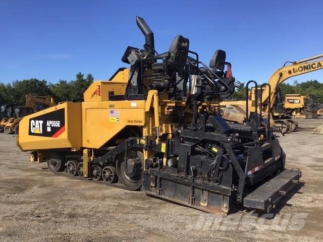 CAT AP555E Asfalt sericiler