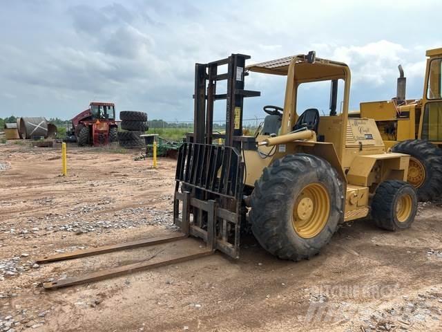 CAT C0610106 Arazi tipi forklift