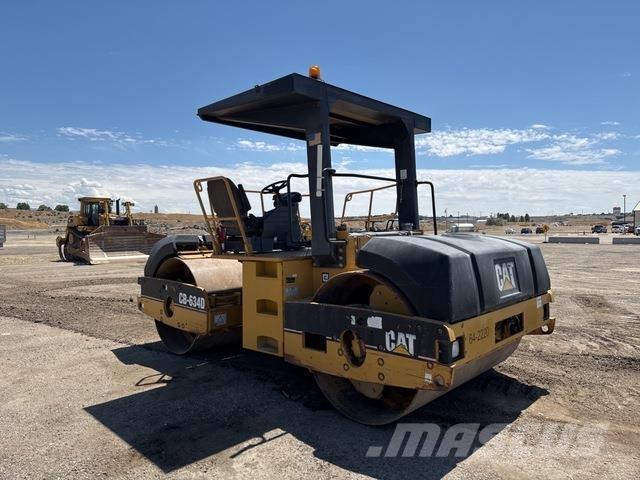 CAT CB-634D Çift tamburlu silindirler