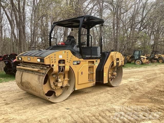CAT CB13 Çift tamburlu silindirler