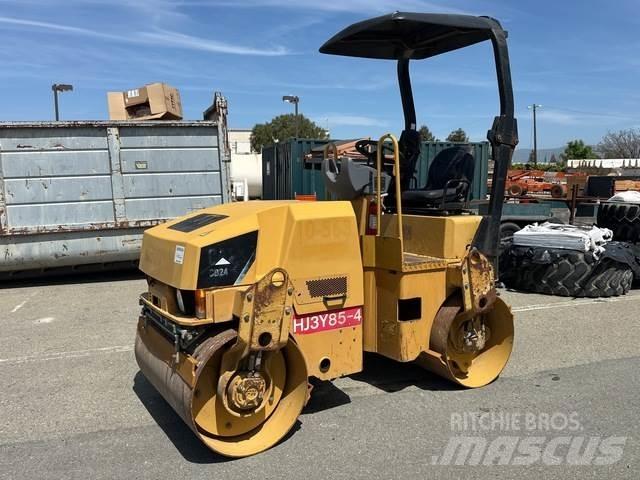 CAT CB24 Çift tamburlu silindirler
