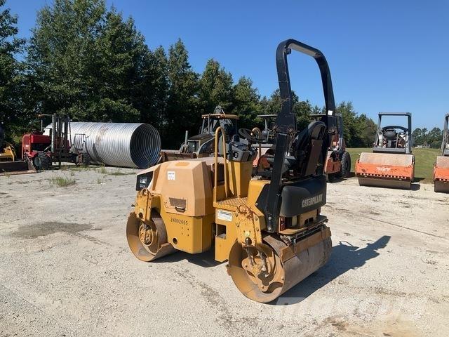 CAT CB24 Çift tamburlu silindirler