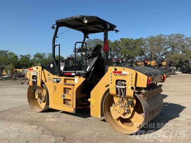 CAT CB44B Çift tamburlu silindirler
