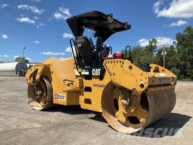 CAT CB54 Çift tamburlu silindirler