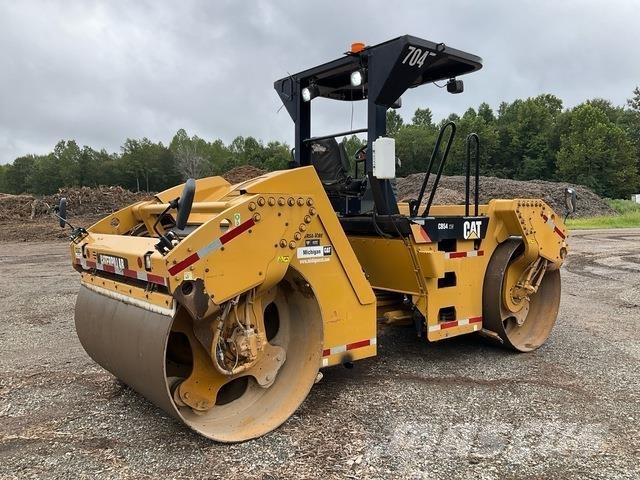 CAT CB54 Çift tamburlu silindirler