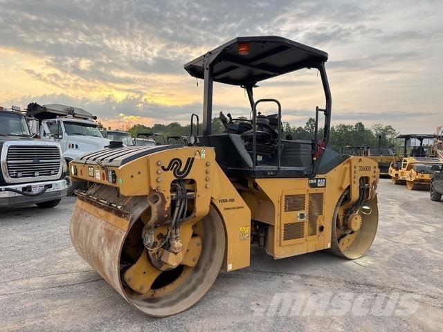 CAT CB54B Çift tamburlu silindirler