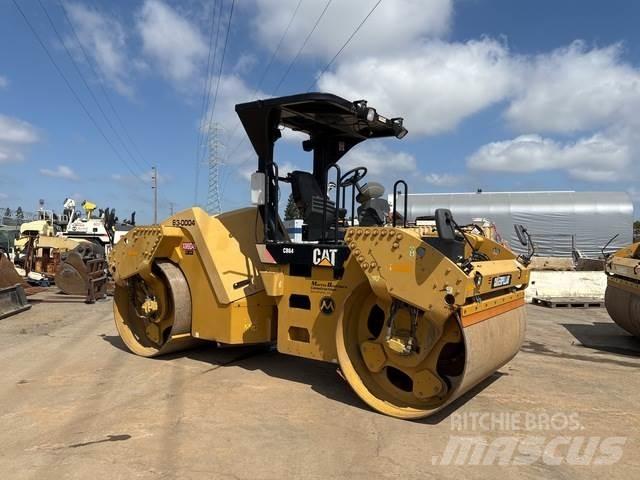 CAT CB64 Çift tamburlu silindirler