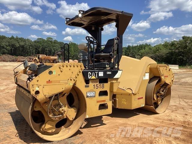 CAT CB64 Çift tamburlu silindirler