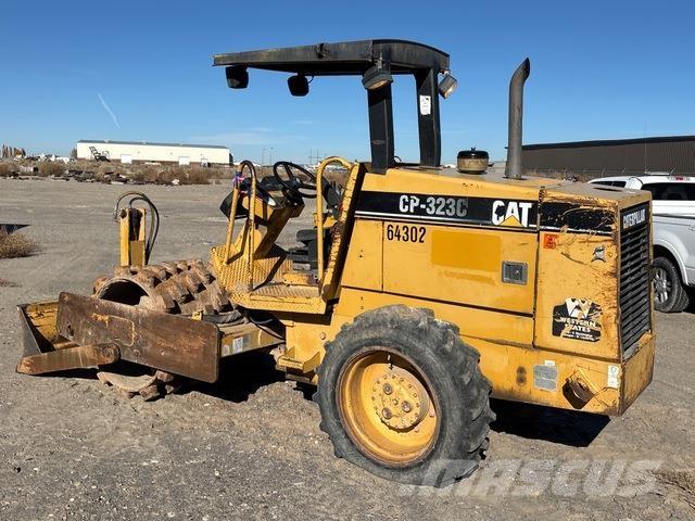 CAT CP-323C Tek tamburlu silindirler