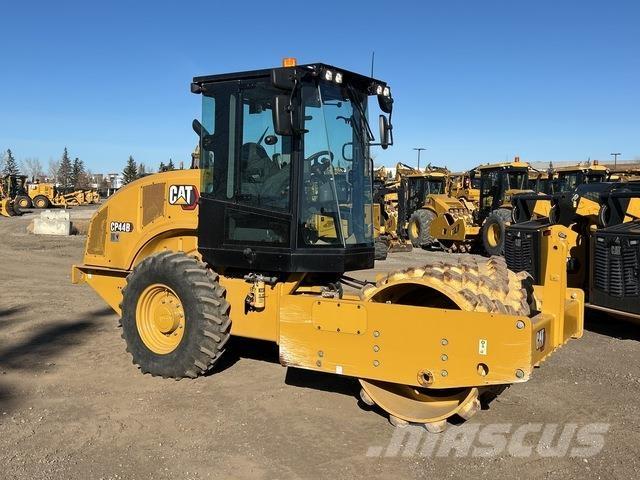 CAT CP44B Tek tamburlu silindirler