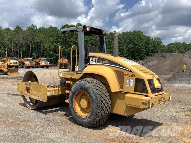 CAT CS-563E Tek tamburlu silindirler