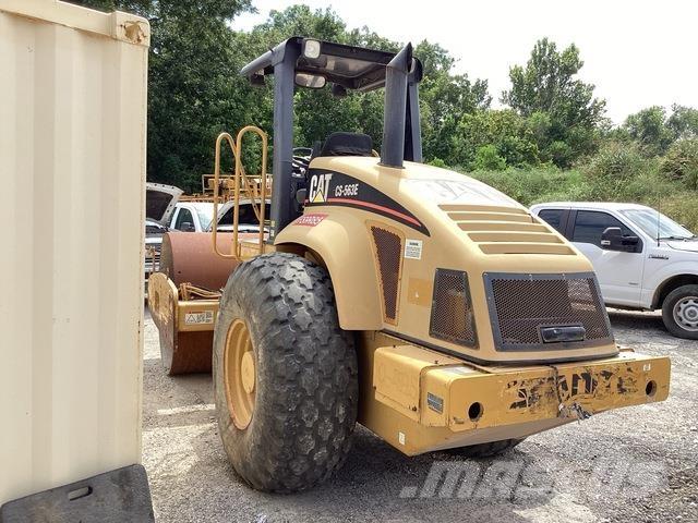 CAT CS-563E Tek tamburlu silindirler