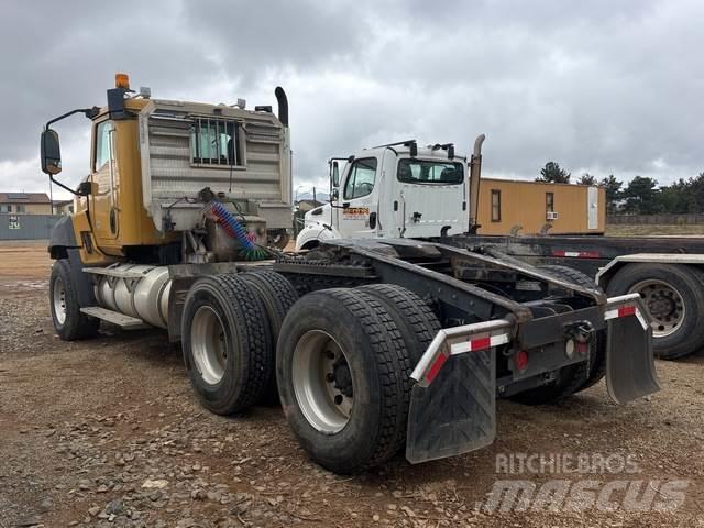 CAT CT660S Çekiciler