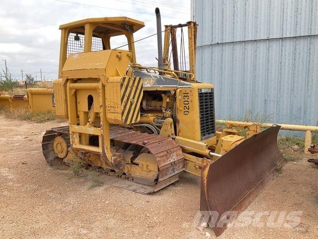 CAT D3G Boru döşeme dozerleri