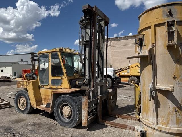 CAT DP90 Arazi tipi forklift