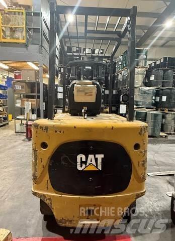 CAT E8000 Elektrikli forkliftler