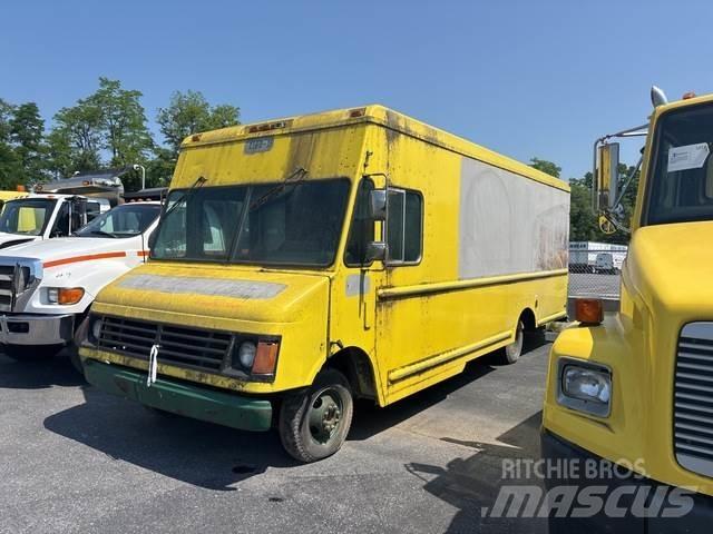 Chevrolet P30 Kapali kasa kamyonetler