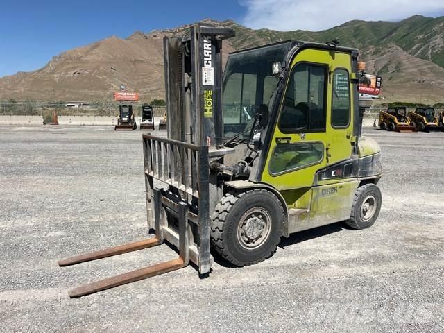 Clark C40D Diger
