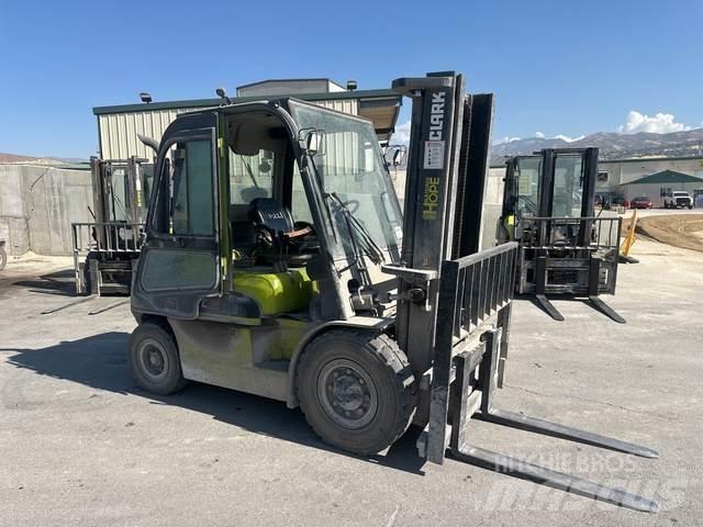 Clark C40D Diger