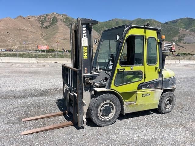 Clark C40D Diger