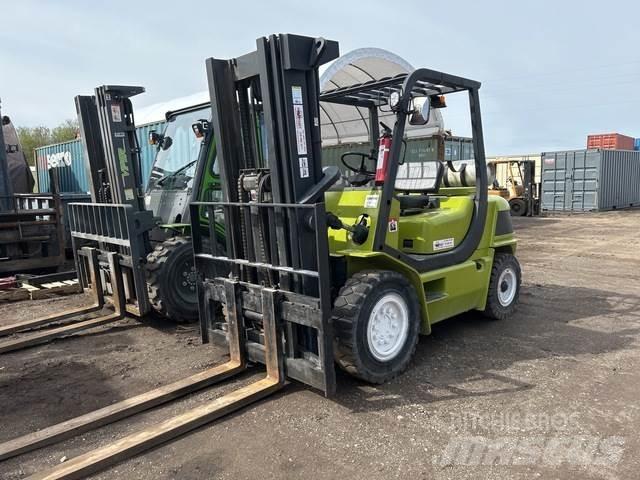 Clark CMP40L Diger