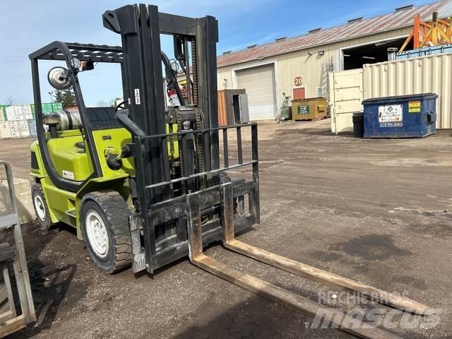 Clark CMP40L Diger