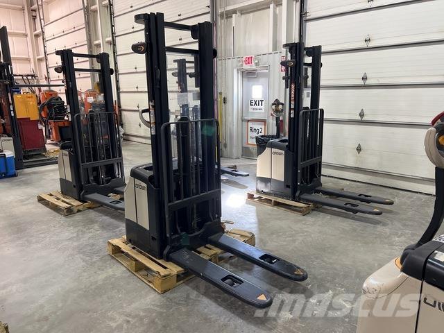 Crown ES 4000 Akülü depo ekipmanları