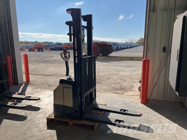 Crown ES 4000 Akülü depo ekipmanları