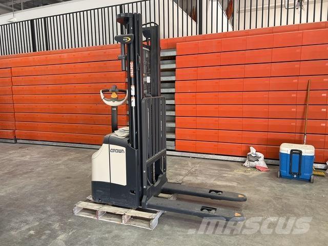 Crown ES 4000 Akülü depo ekipmanları