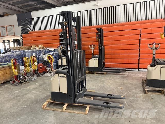 Crown ES 4000 Akülü depo ekipmanları