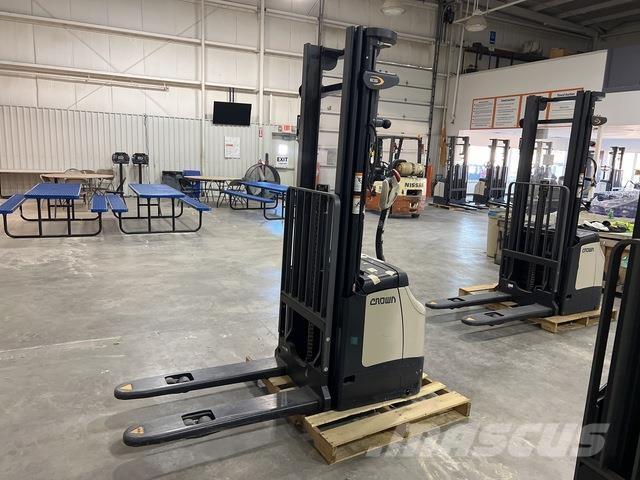 Crown ES 4000 Akülü depo ekipmanları