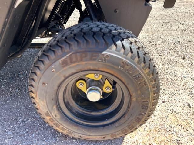 Cushman 800E Diger