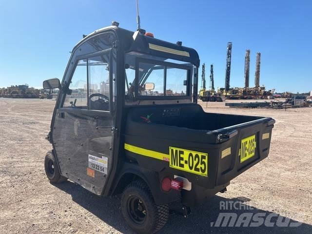 Cushman 800E Diger